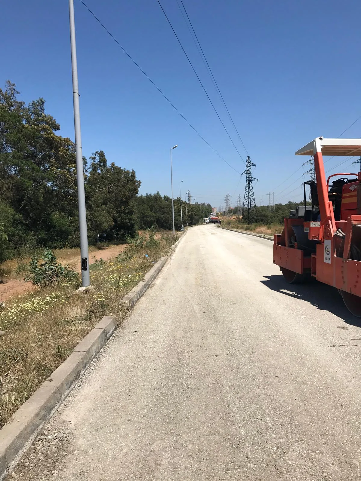 Final road surface showing cohesion and density